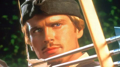 Cary Elwes as Robin Hood, firing a five-arrow on the poster for Robin Hood: Men in Tights (1993).